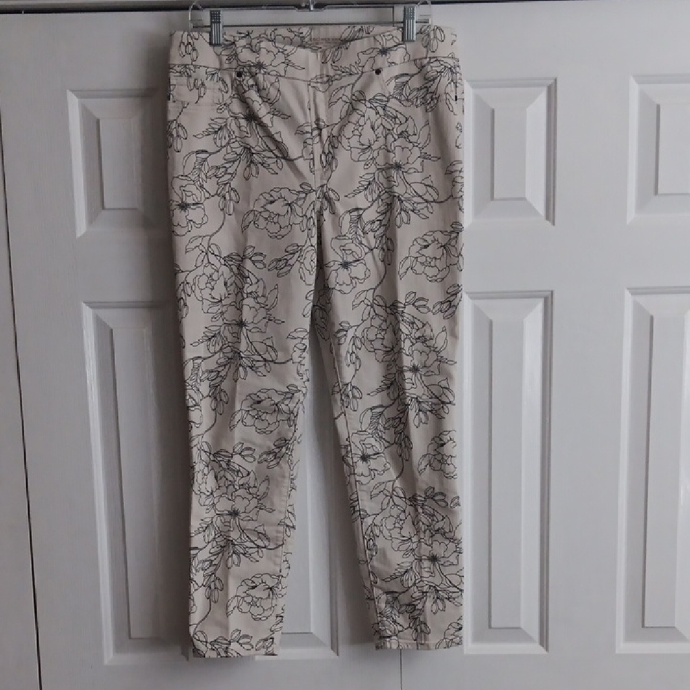 Chico's Floral Print Ankle Pants in Cream and Black